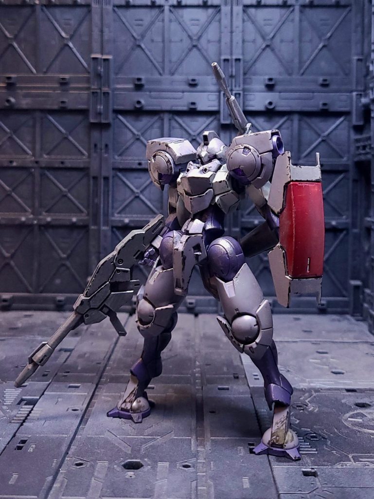 以前のグレイズ改と同時期位に制作したものの、撮影する気力が湧かず放置していたのですが、丁度いい感じのコンテストが来たので投稿してみました。成型色ウェザリングにハマっていた頃だったのでゴリゴリに汚してます。