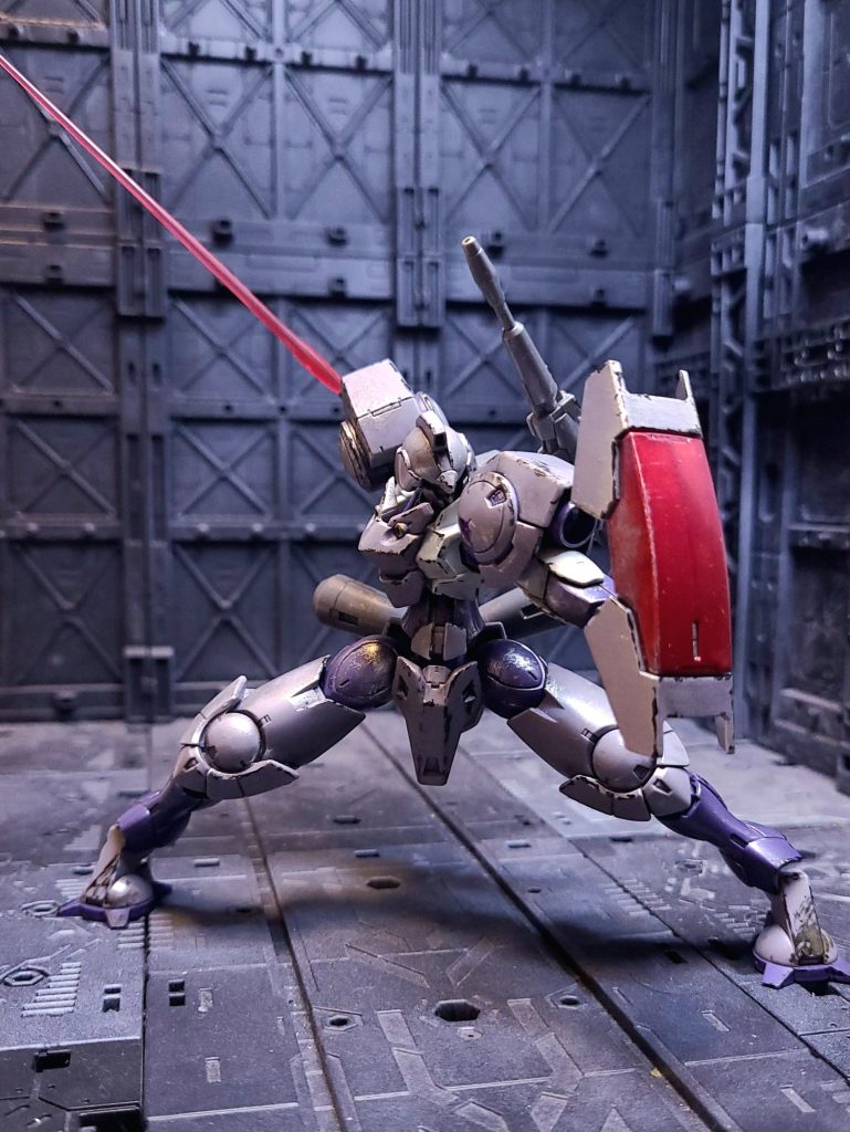 ハインドリーはプロポーションがバリってるおかげでポージングが決まっていいですよね。箱の横のサーベル構えてる写真に一目惚れして買いました。