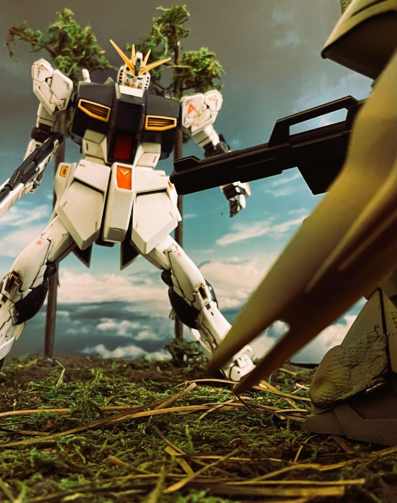 改めまして「ここの通行税は高いぜ！」立ちはだかるνガンダムをイメージしています。