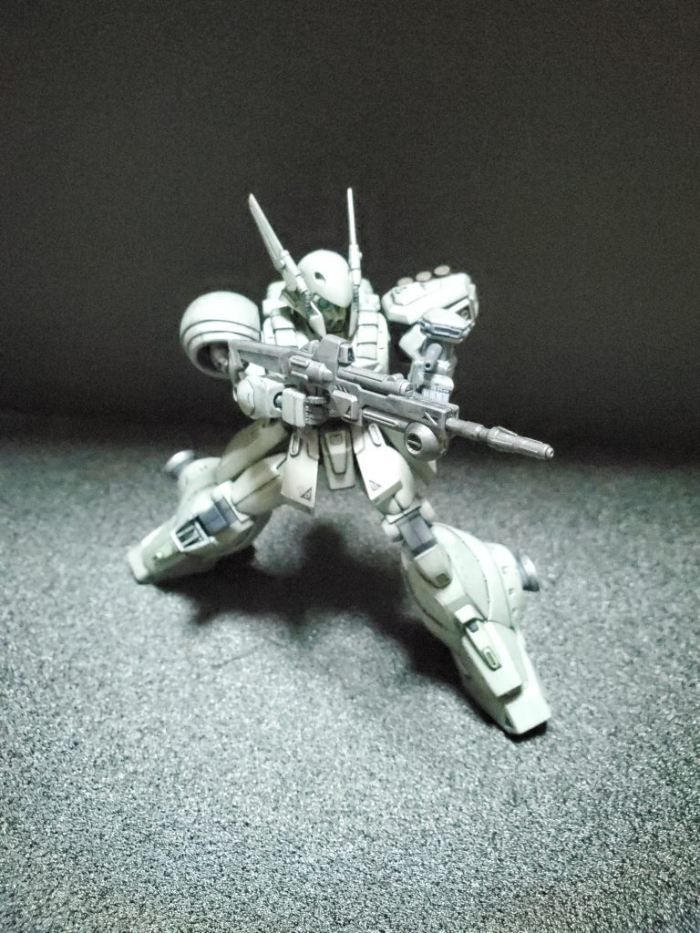 ラッカーのサフを筆で塗りたくり……その上から水性塗料を筆で塗るテストをしてみました。