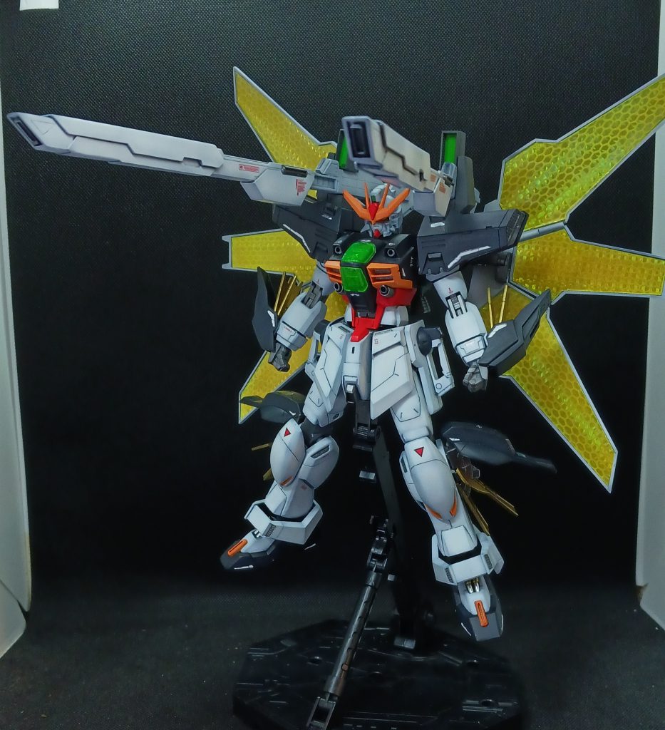 イメージしたのは劇中のふとましさ。各部幅増し、特に客部は最大4㎜も太くしています。サテライトキャノンに至っては30㎜も延長しました。