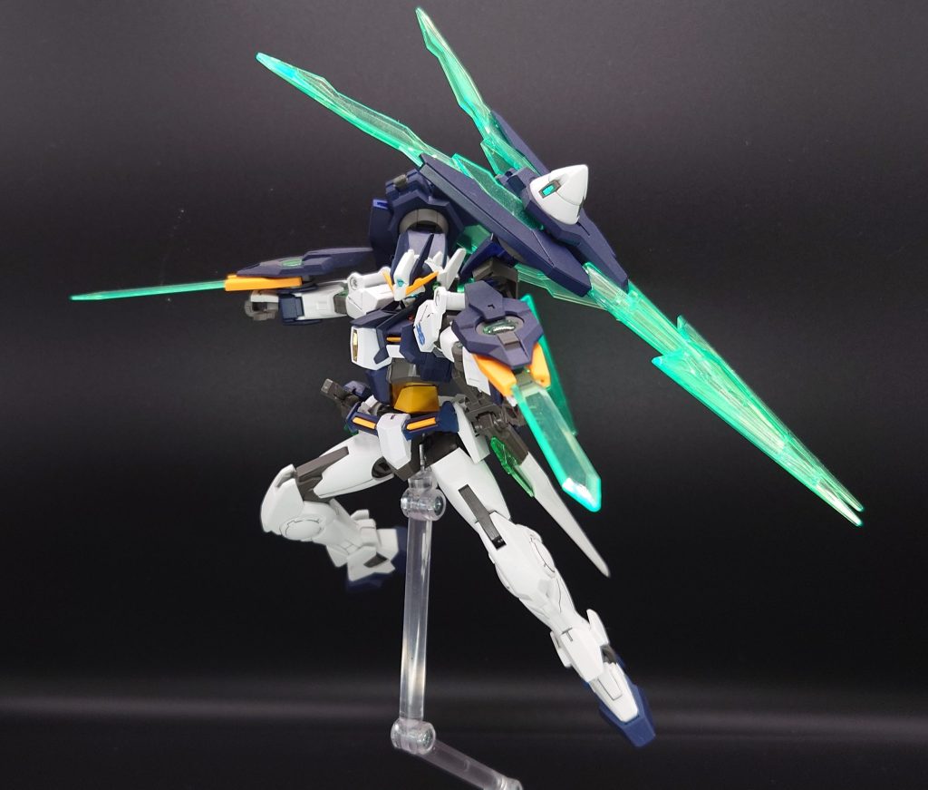 クアンタフルセイバーの肩のソードっぽい形状だな…