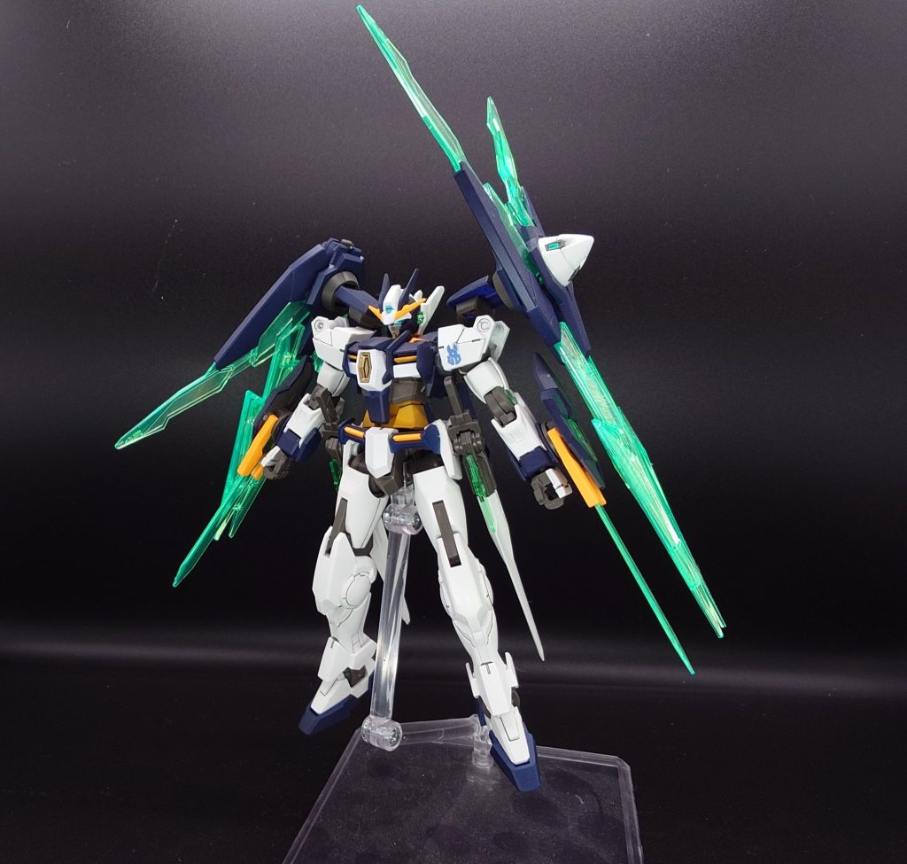 カラーリングをAGE2マグナムやトライエイジマグナムを参考に塗装しました。肩のパーツを逆に付けたらAGE2マグナムのファンネルっぽくなるんじゃないかと思い、逆向きにつけれるように少し改造しました。思っていた以上に上に長くなってしまったけどまあいいかと…