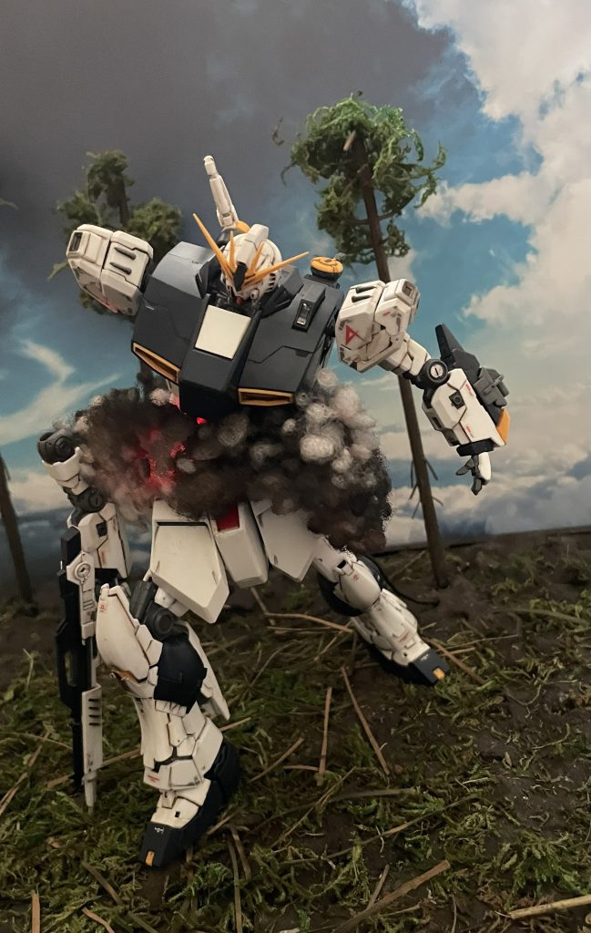 漫画のイラストにより近いアングルから。ガンダムが爆発炎上する絵は本当に衝撃的でした。。