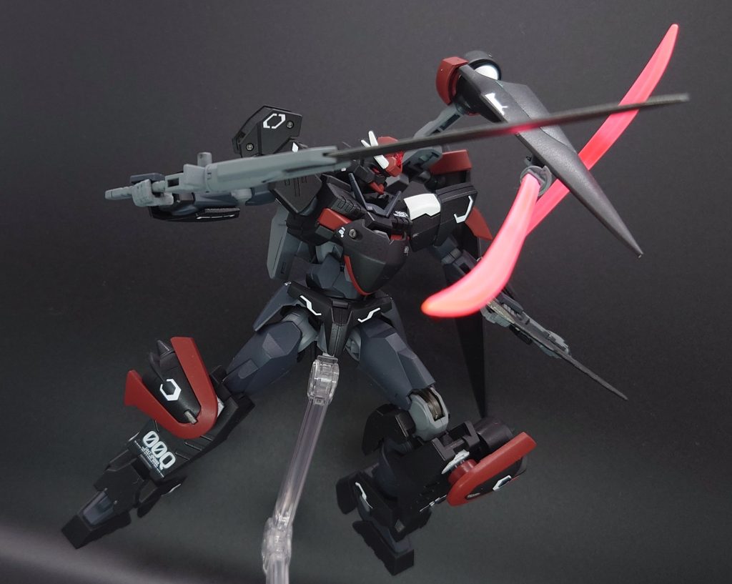 クアンタムフォース「破天」壱～陸までの太刀を使用した状態で量子ワープを連続で繰り返し、一瞬で多数を切り裂く必殺技。非常に強力だが、ファイターの意向により一対一の戦闘では使用されず、多対一や超大型MAとの戦闘でのみ使用される。