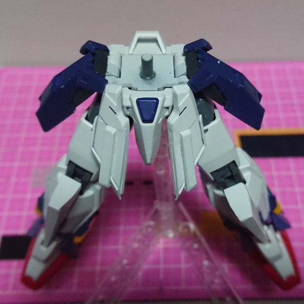前掛けのモールドにプラ板を追加、ラピー加工。色はシスクードを意識して紺。また、ハの時に開けるように加工。微妙な差違だが、立ち姿にした際にバリってる感が出たので満足(gundam-kao1)膝ガードに稼働軸を仕込み、接合部の頭をビーズ処理。色分けが寂しくなったので、考え中…裏側塗ってないじゃん！(gundam-kao10)足首にアイロンビーズをカットしたものを仕込んで2mm延長（2枚目）