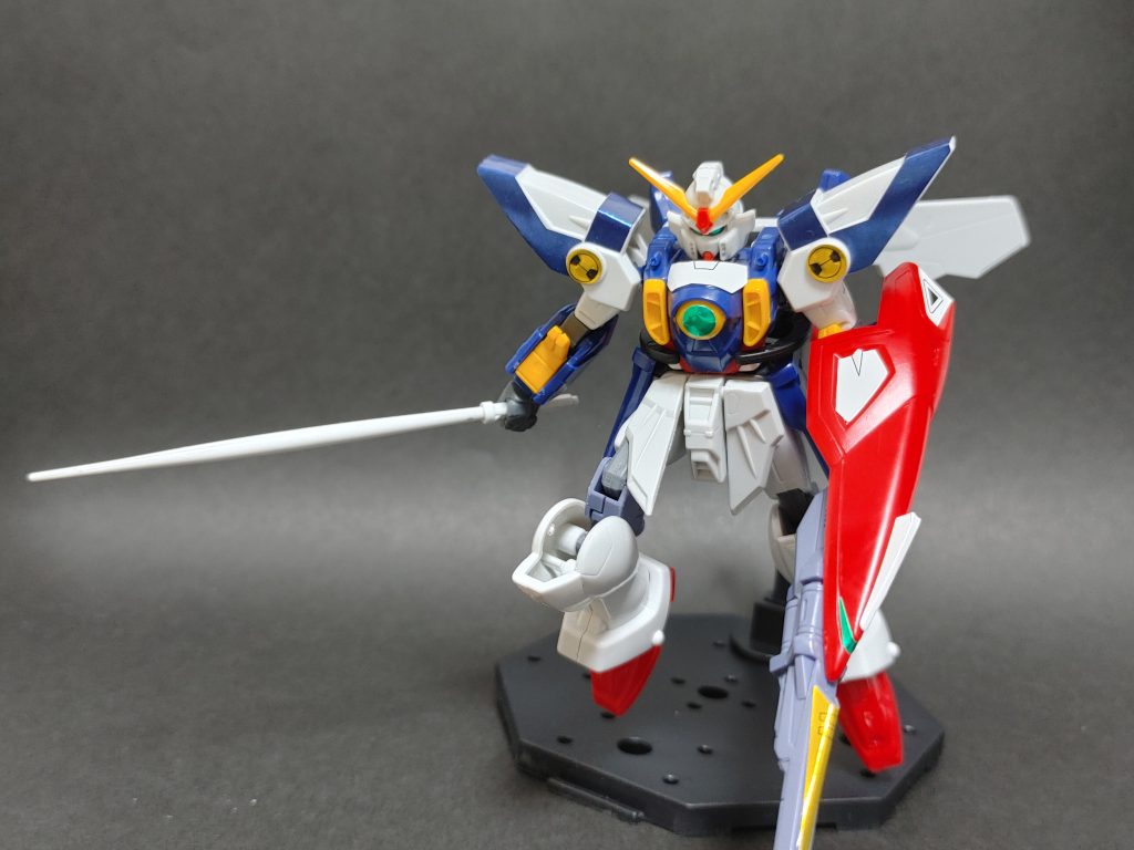 いじったのはアンテナ中央の赤を塗ったのとフロントスカート切って個々に可動できるようにしただけ