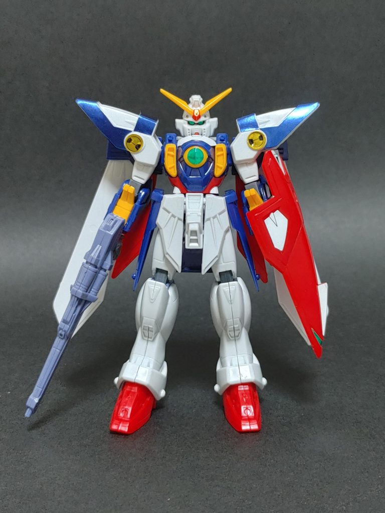 今でこそ耳パーツや羽、強力なビームライフルってガンダムのアイコンみたいになってるけど、ウイングがあってこそだよな 