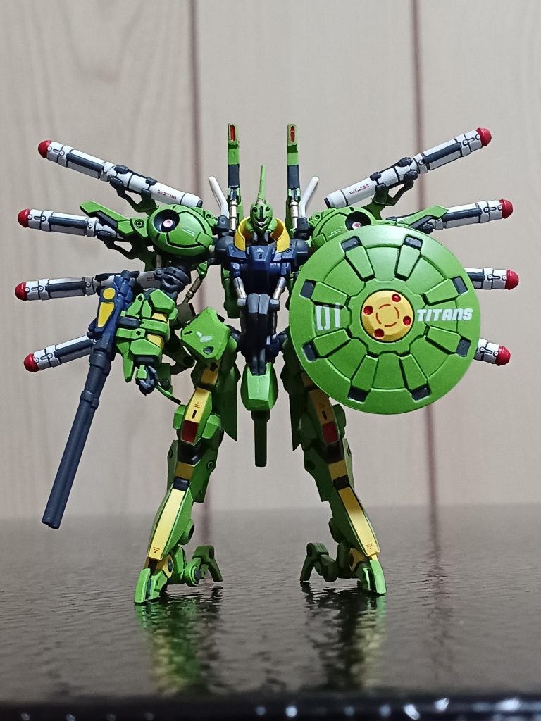 正面から。カッコいいですね~。第4弾の中でも個人的に気になっていたラインナップの一つだったので作製していて楽しかったです‼️塗り分けが細かくて苦労しましたがね(笑)