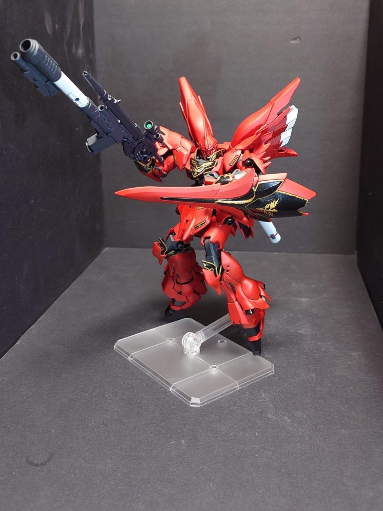 今回はシナンジュでもエピソード6冒頭のバズーカはついていなかったので無理やりではありますがフルアーマーユニコーンのバズーカを接続部に無理やり止めて製作しました。