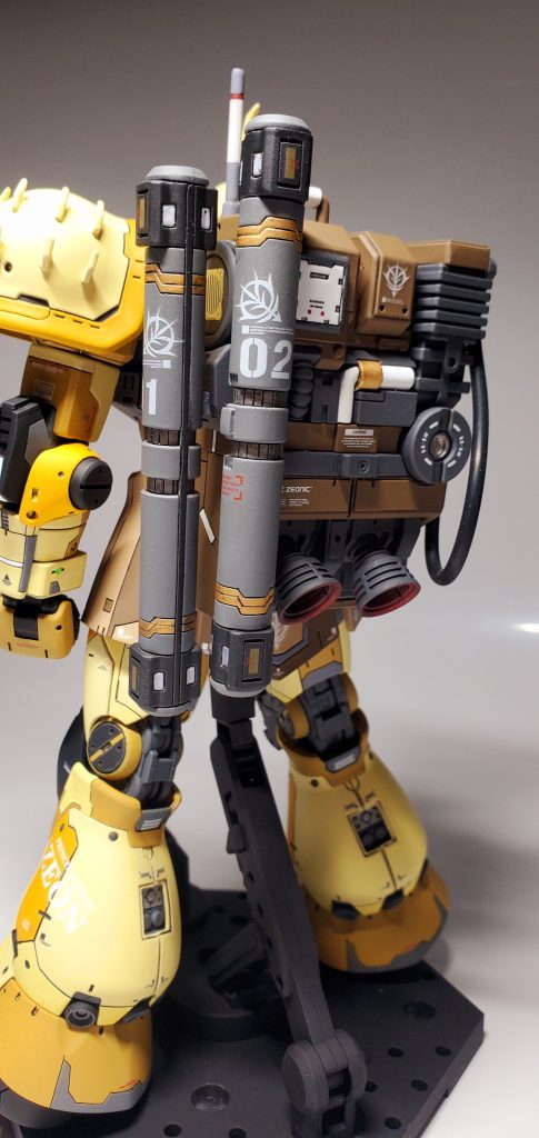 ラストスパートでかなりせわしく作成したのでかなり悔いが残る作品です。特に黄色の配色について缶スプレーしか私は使えず既製品の中でどれがいいだろうと苦悶しました。できたものをある人に見せたら尿の色やなって言われました。確かに言われてみたら尿の色で熱中予防の水分補給の目安のカラー表まんまだと思いました。