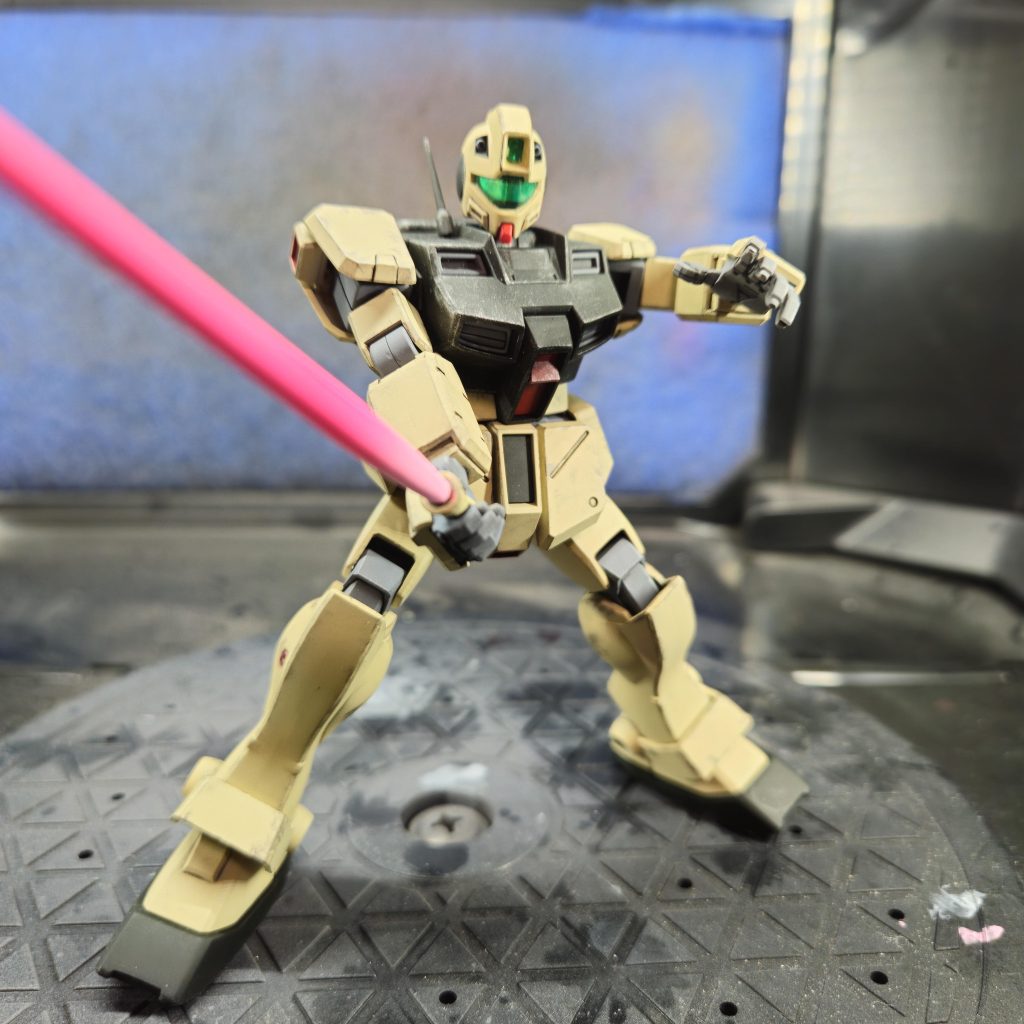 この手とサーベルが一体化した古いタイプの持ち手はどう塗るのが正解なんでしょうか