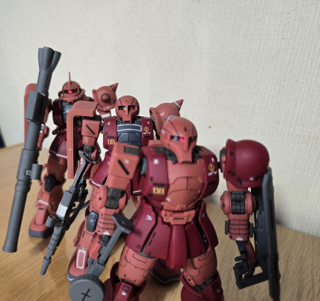 オリジン版シャア専用ザク揃い踏み！