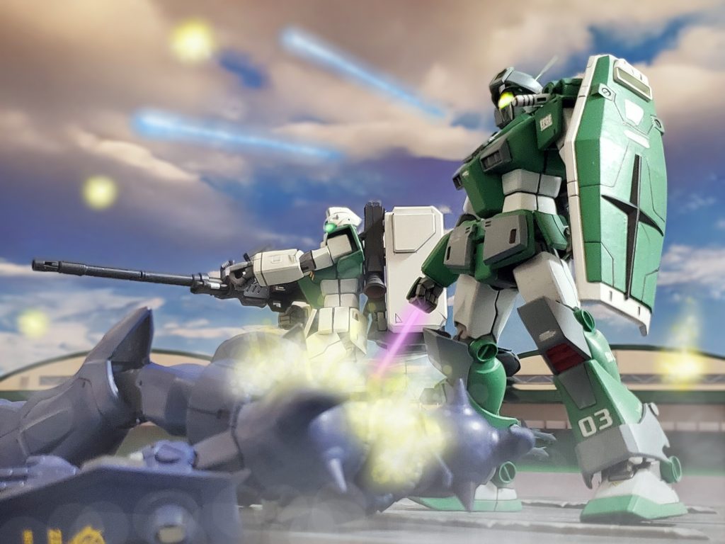 手強いグフとの死闘を制しその前にたたずむジム・スナイパーカスタム。死力を尽くした敵パイロットに対し、敬意を表しコクピットで敬礼するロン・コウ少尉であった…。こうしてオデッサ鉱山基地Nポイントを制したヨーロッパ方面MS大隊。だが広大な面積を有するオデッサ鉱山基地では、ほんの一角の小さな勝利にしか過ぎないのであった…。そして僅かな休息の後、レビル本陣の進軍にあたり最大の障壁となるミサイル基地攻略ミッションにヨーロッパ方面MS大隊は挑むのであった…💫以上、私の妄想イメージによるロン・コウ少尉搭乗のジム・スナイパーカスタムとヨーロッパ方面MS大隊の活躍ぶりでした~😊🎶