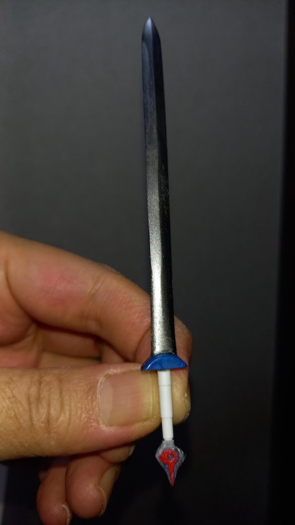 天叢雲剣アップこう見ると両刃剣としていい仕上がりになったとこれまた自画自賛w剣は黒→プレミアムメッキシルバー外で塗装したら日光反射ハンパなくギラギラして感動