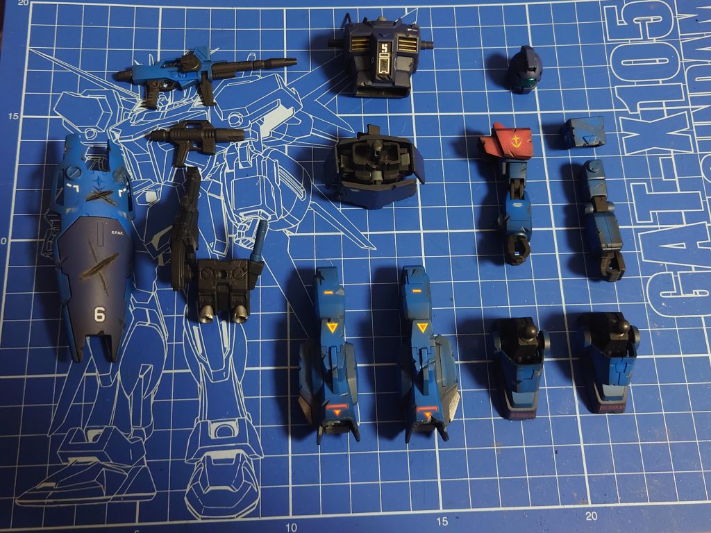 アッセンブル前の状態。 “歴戦感”と“改修感”を出す為にやりましたが…汚さずにいつも通り綺麗に仕上げても良かった気が…(gundam-kao5) まあいいや 笑