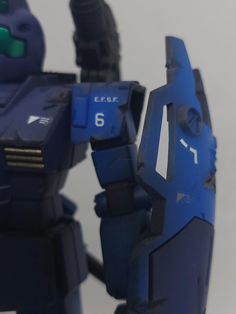 ・左腕とシールド