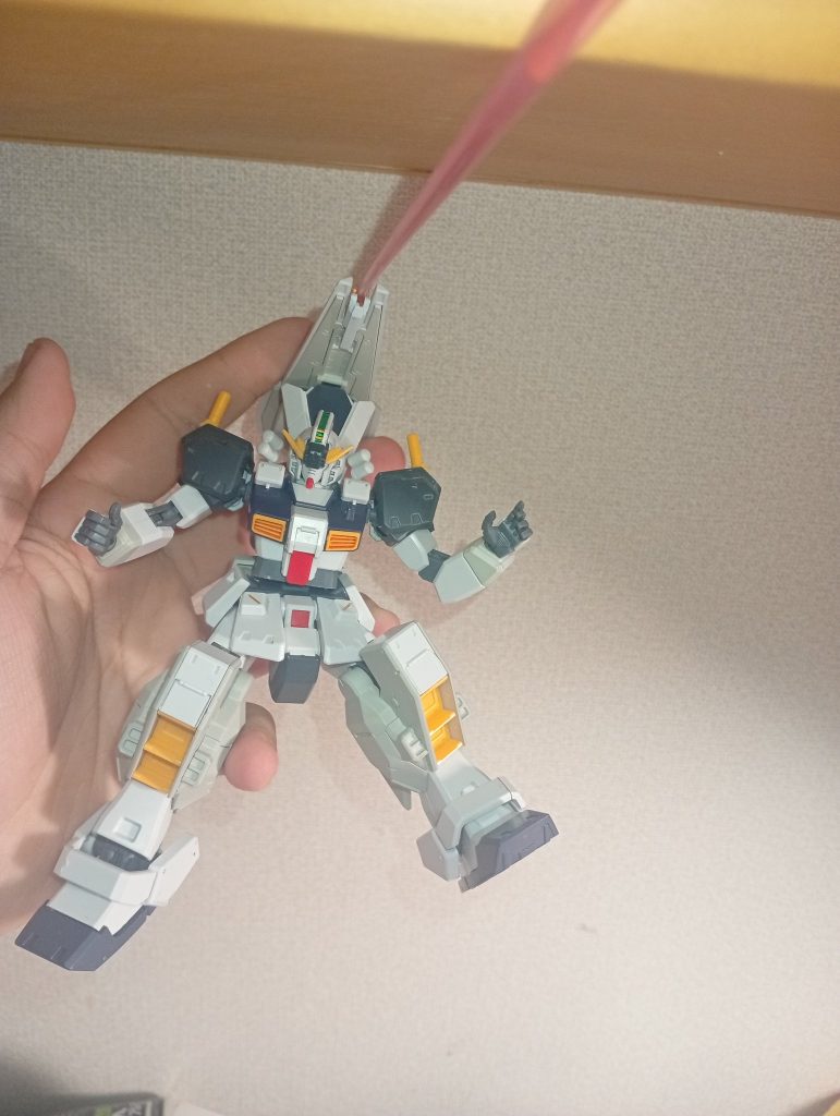 なんとなく決定打になりそうな武装がなかったからビーム兵器つけてみたエフェクトはナラティブA装備のビームサーベル一応生存報告的なやつです