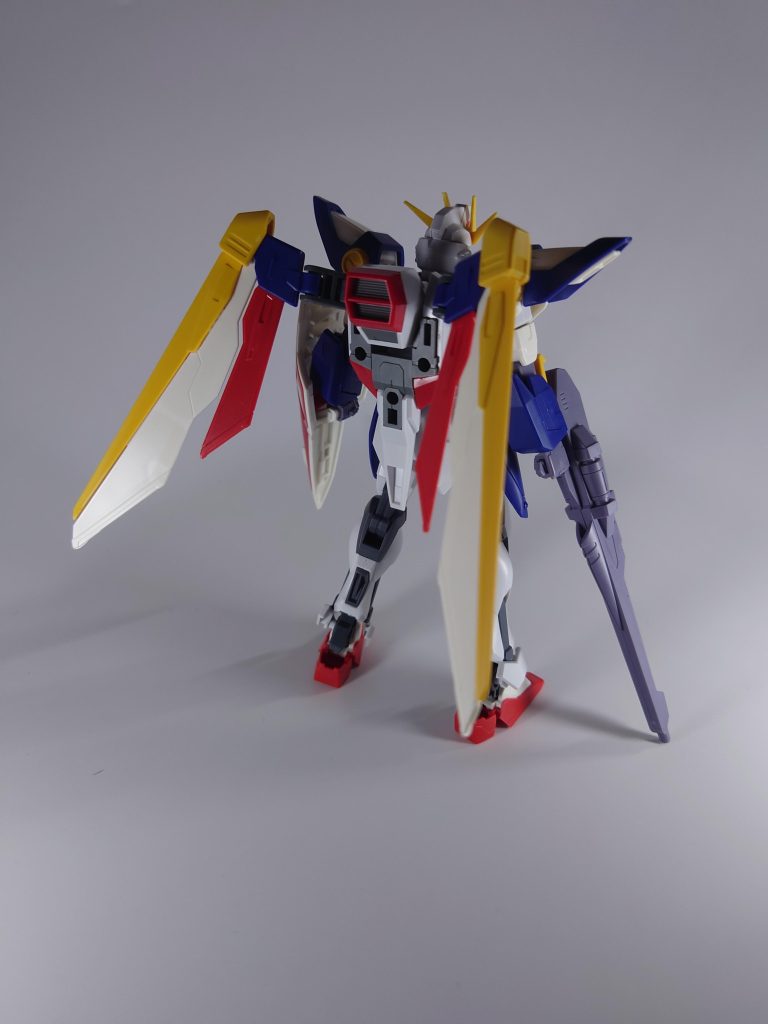 ストライクガンダム　ウイングガンダム　ビルドストライクエクシードギャラクシー　の3体とジョイントパーツで製作しました。