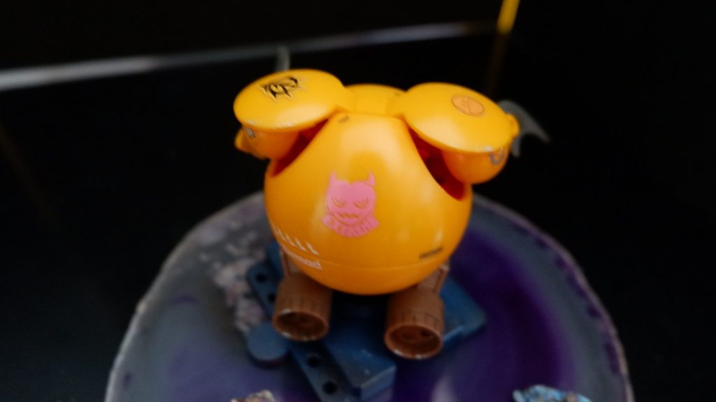 背中にかわいいデカールを