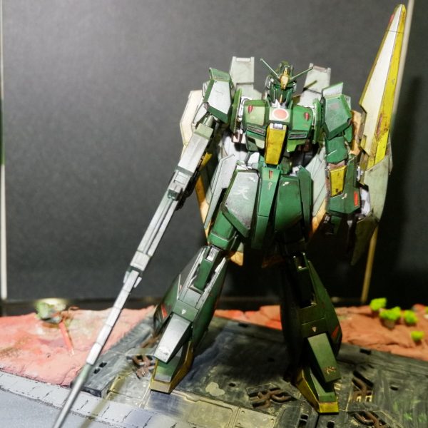 よしこれで完成だと思ってたら、何か忘れているような気がして(zaku-kao4)ドライブラシしてなかった。もういいやん、と思ったけど、思い出したらやらないと気が済まないビョーキですね(gundam-kao10)大して上手くもないのに(gandam1)（2枚目）