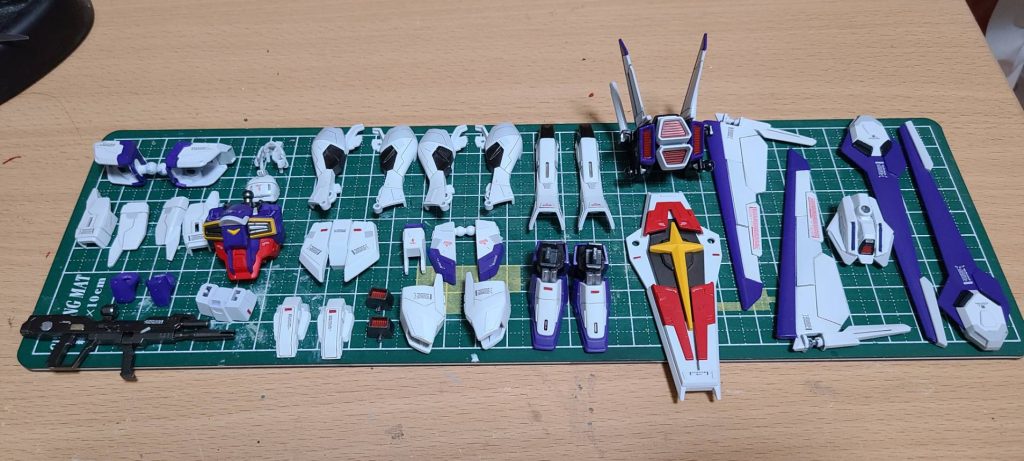 いろいろ悩みながら塗装中