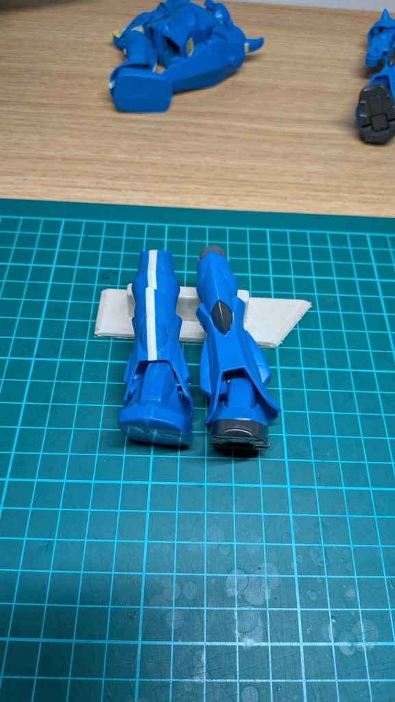 太腿、脛は３ミリ幅増ししています。