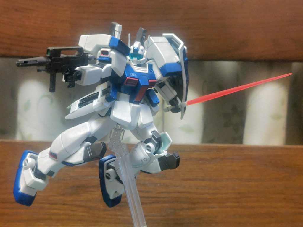 通常装備も用意してます。標準タイプの量産ジムにしては珍しく重武装。こういうのはバリエーション機であるのが普通かと。