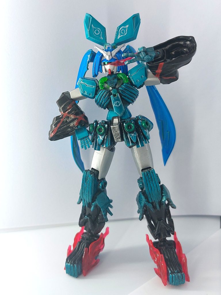 腰回りはプラ板で下地を作ってガンダムローズの右肩装飾を削って楔の形に整形・貼り付け。リング状のパーツをメタルグリーン塗装で翡翠の宝具っぽく。胸部はパテとジャンクパーツ、クリアランナーを切り出してネクタイや生け贄の首輪、あばら骨のような衣装にしています。