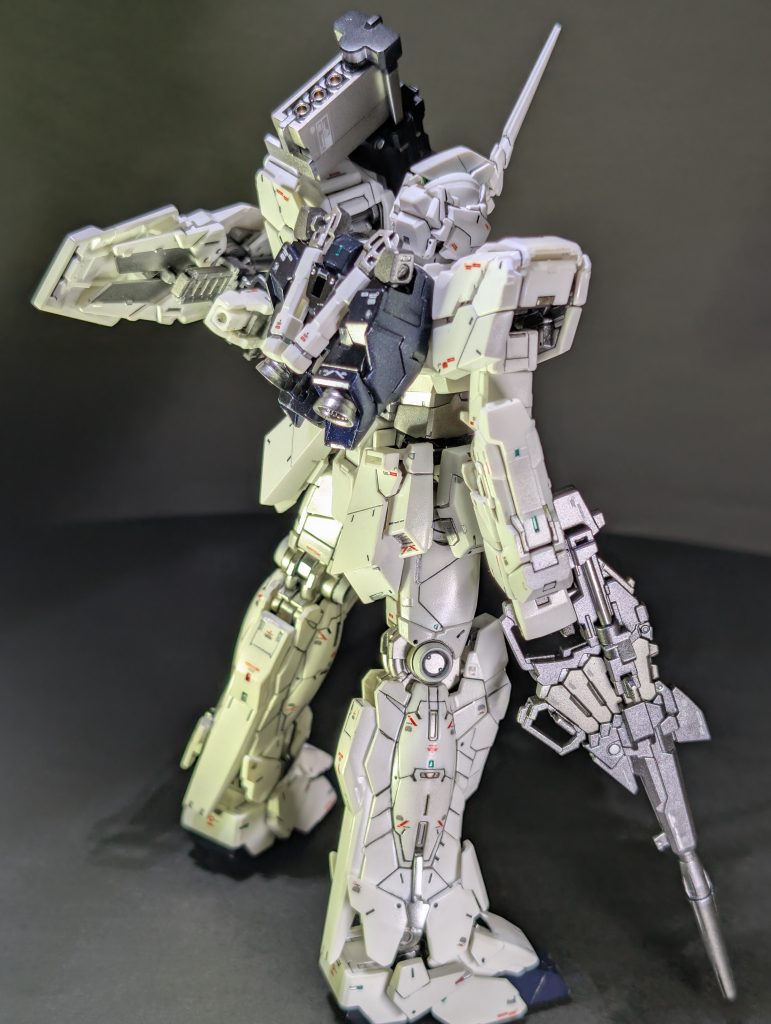 RGユニコーンのバズーカの弾倉はほぼ100%の確率でポロリするんですが肩にかけるとポロリしない事が判明しました。