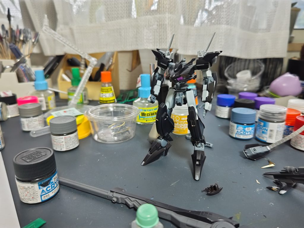 ここからパテ埋めやらやすり作業が入ってはや一か月。。。肉抜きの多いキットなのもあり時間をかけましたし、かかりました。