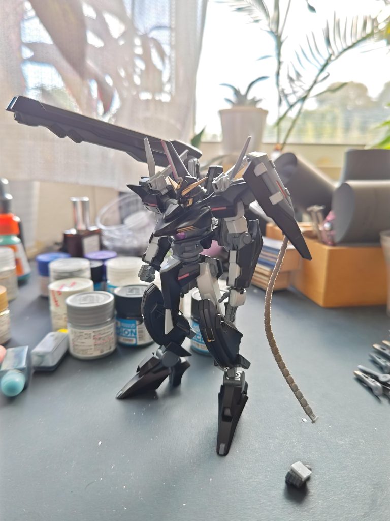 塗装終わりの図です。本体色は赤系統なのですが、今回は紫と青をいれて風味を変えてみました。