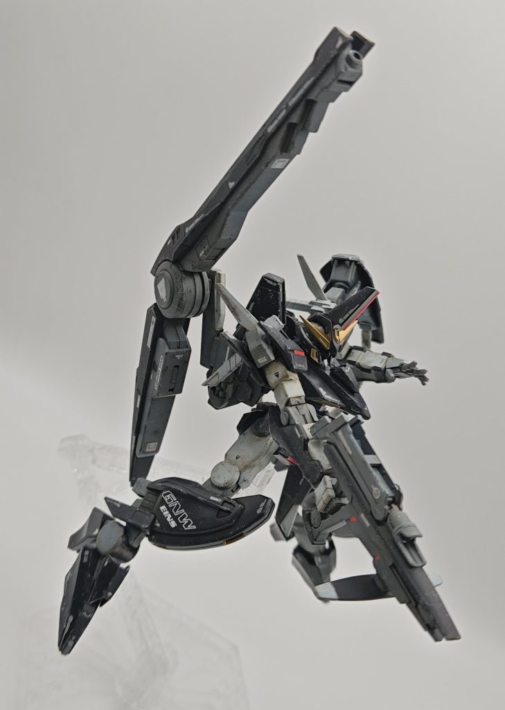 今回もウェザリングは水性ウェザリングペイントとウェザリングマスターで行っています。濃い下地へのチッピングは試行錯誤しました。