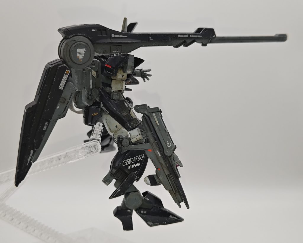 デカールも工夫して脚部にレーシングカーのようなイメージではってみました。