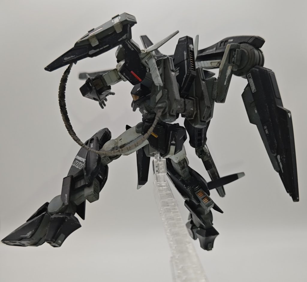 ケーブルもステイニングしてみましたが・・・取付前にすべきでしたね。でもちゃんと色が乗ったのでこういうところはアクリジョンの強いところですね。