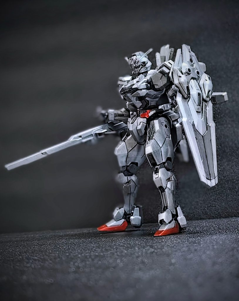 前面カット。今回白場のカラーに水性ホビーカラーのホワイトパール（エアブラシ用２コート）というものを使用しています。白場にパールカラーっぽさを出したくてシタデルカラーの上から筆塗りで塗ってみたところ、意図していたようなパール感は出なかったのですが、白銀感が滅茶苦茶増して、これはこれでかなり気に入った次第です！