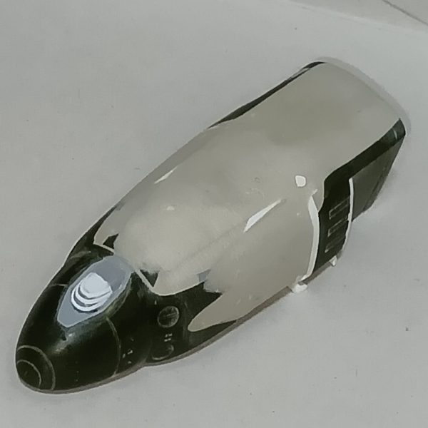 旧キットザンジバルをリリーマルレーン風にしたくて、後部をぶった切り、縦横4ミリ割増エポキシパテを盛ったものの何か違うブリッジは2連にしましたが、もっと丸っこいかもザンジバルⅡは両脇下にカタパルトを装備してるためエンガワがあるのですねどうしようか悩み中完成しないような気がしますエポキシパテをよく混ぜたはずなのにダマができるのは古いからなのか（1枚目）