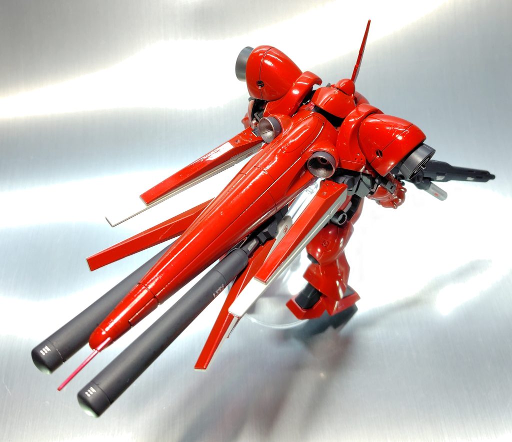 元々のプロペラントタンクの位置があまりにも不自然だったので何とかしよーと思ったのですがナマズしっぽに這わせるだけに落ち着いてしまった。タンクとしての意味合いがあまり感じられないので無理に装着しなくてもいい気がしますね。