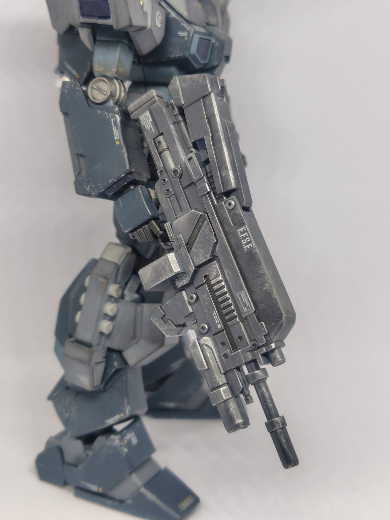 このライフルの造形素晴らしいですね(gundam-kao3)ドライブラシとリアルタッチマーカーで重厚感を出しました。