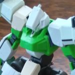 足と肩をゴツく、胴は細く。