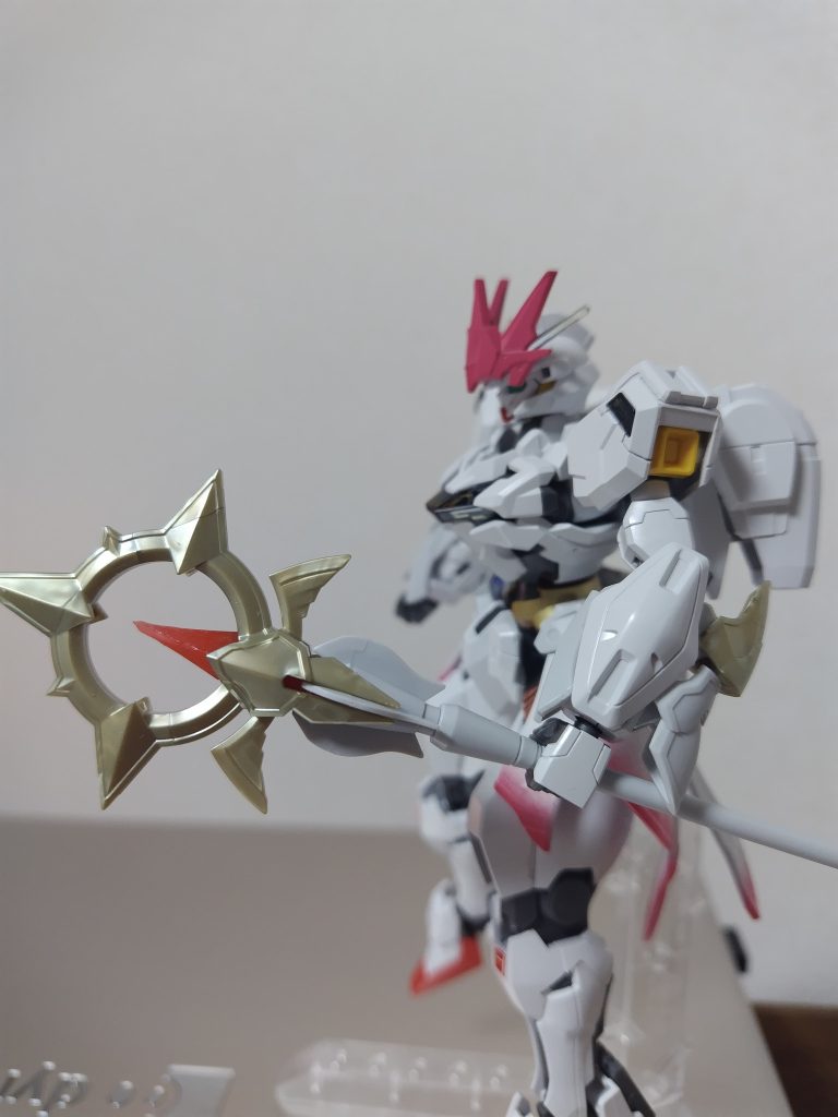 横から袖はキービジュを参考にモリモリに手持ち武器はえりいとロッド（仮）のみ