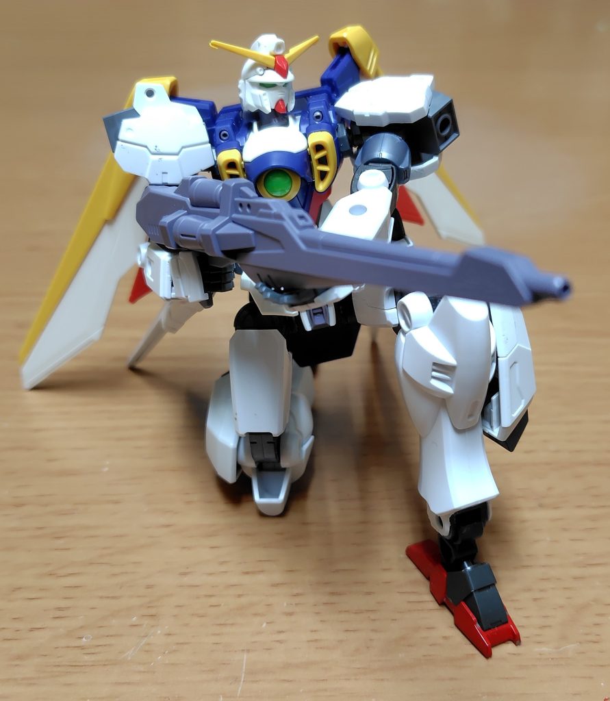 ライフル膝立ち構えも、ハンドパーツ込みで可能。