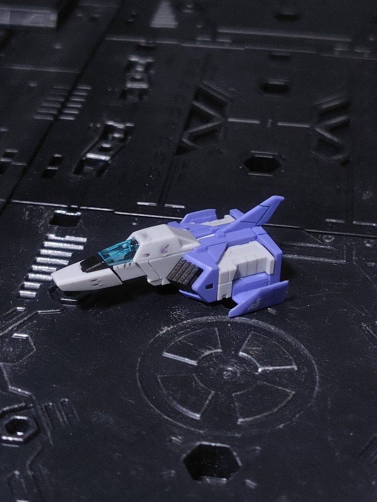 ノーマルの時もそうだったんですが、やり方が悪いのかコアファイターの組み立てがうまくいきません...。尾翼が立たなかったりすぐ外れたり、ランディングギアも外れます。お腹に入れっぱなしなのでまあいいんですが(gundam-kao5)