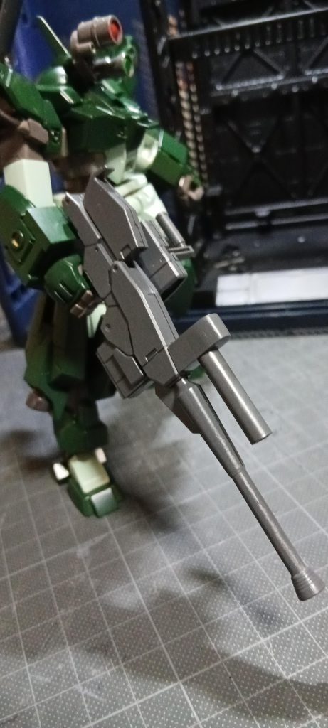 ライフルなんですが、本家スコープドッグが使うあの、「漢のヘヴィーマシンガン」っぽくしたかったのでこんな感じで作ってみました❇️