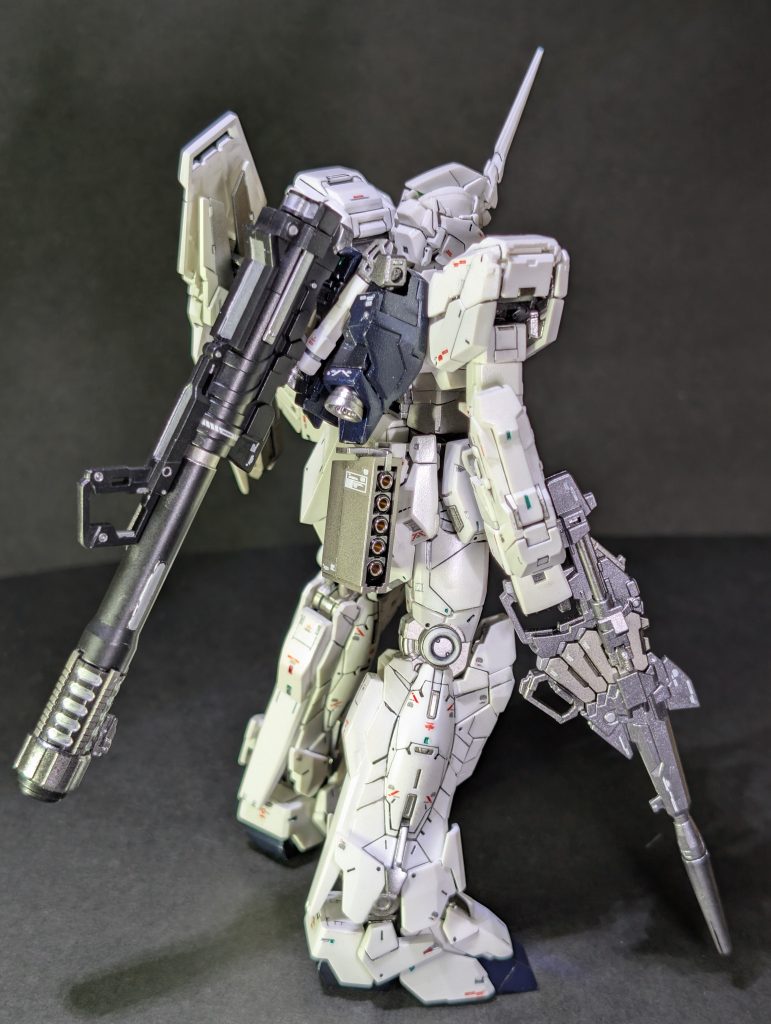 シンプルなデザインだけどバズーカを背負うとそこそこボリュームありますね。