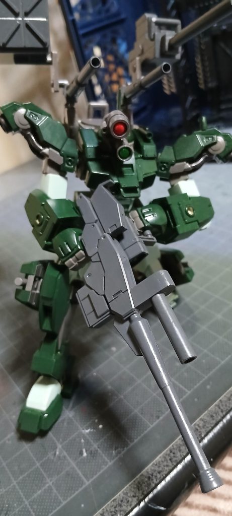 このデミバーくん、各関節が良く動いてくれるし良キットですね😄