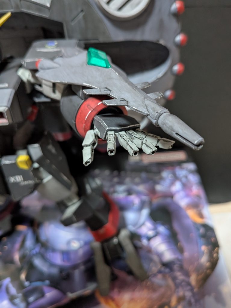 指１つ１つを立体的に見える様にしました。