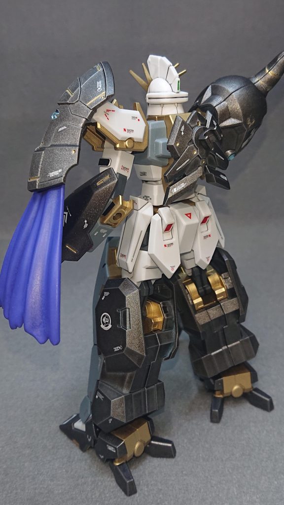 使用した塗料タミヤカラースプレー・ゴールド・ヘイズグレイ・ブルーバイオレット・メタリックグレイガンダムカラースプレー・MSホワイト