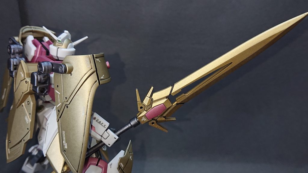 部分塗装にタミヤのエナメル塗料・ブラック・フラットレッドセンサー部分にはMr.メタリックカラーGX・メタルイエローグリーン