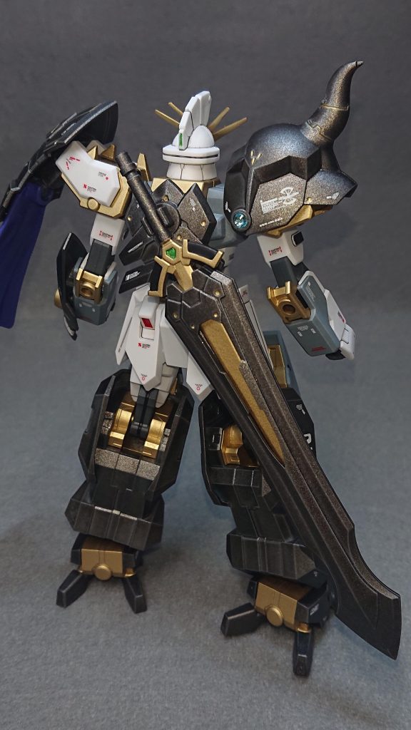 部分塗装にタミヤのエナメル塗料・ブラック・ゴールドリーフ・フラットレッドセンサー部分にはMr.メタリックカラーGX・メタルイエローグリーン